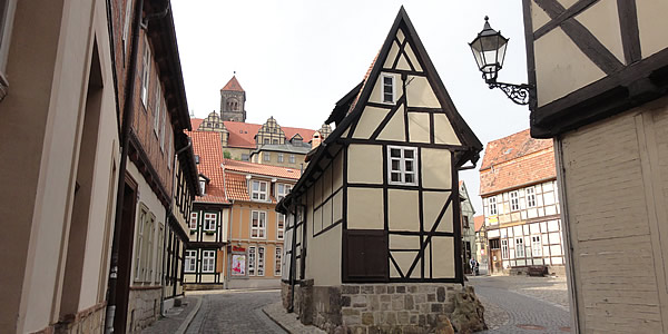 Quedlinburg - Am Finkenherd mit Blick zum Schloss